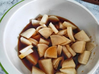 “9毛成本打造13道美味佳肴，揭秘低成本美食制作秘诀”