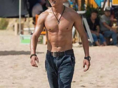 吴京谢楠大儿子肌肉照曝光，未来健身达人？