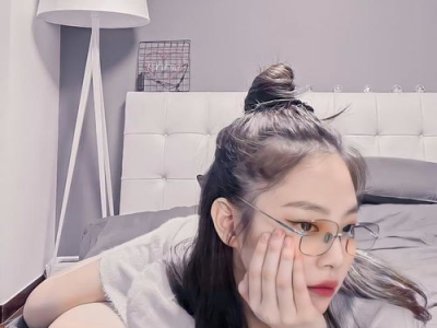 Jennie：纯欲女神的性感魅力解析